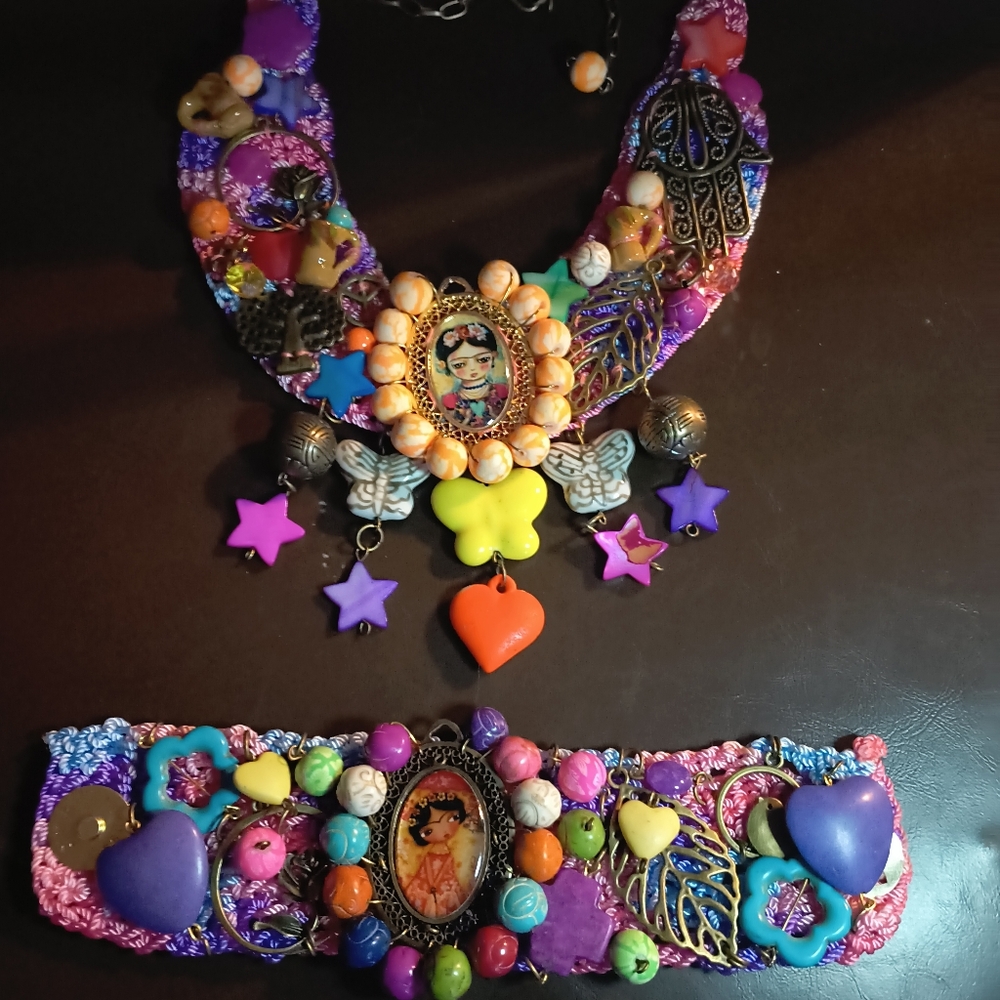 Necklace & Bracelet set.